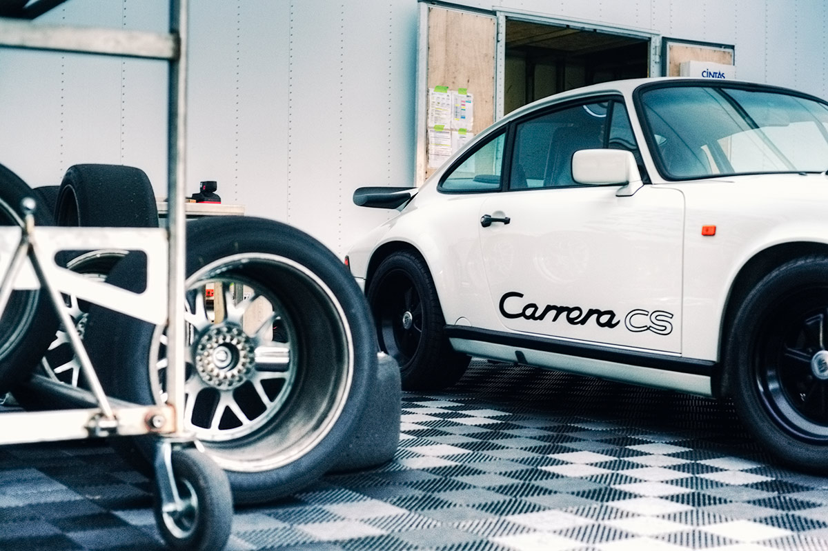 Classic white Porsche 911 Carrera Clubsport car photo